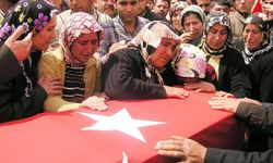 Adana'da şehit annesinin dramı: "Can verdim, evimde oturamıyorum"