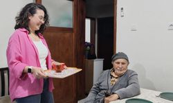 Mustafa dede, 102’nci yaş gününü çocukları ve torunlarıyla kutladı