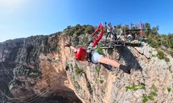 Korku ve heyecan bir arada: Mersin'de 220 metreden halatla atlama çılgınlığı