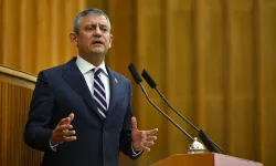 Özel, “Beceriksiz, hadsiz, cumhuriyetle derdi olan bir bakanla muhatabız”