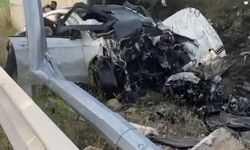 Otomobil direğe çarptı: 1 ölü, 1 yaralı