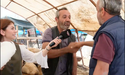 Kurban Pazarının Neşesi Halil Amca! Alıcıları Türkülerle Uğurluyor