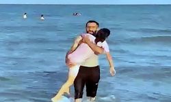 Denizde boğulma tehlikesi geçiren kız kardeşleri çevredekiler kurtardı