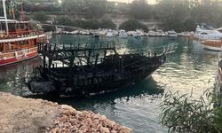 Bir teknede başlayan yangın diğerlerine de sıçradı: 6 tekne zarar gördü
