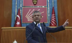 Özel’den Deniz Göktaş’a destek “Güçlü liderin karikatürden dizi titremez"