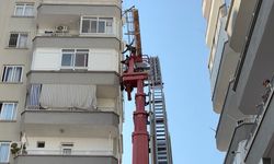 İskelede mahsur kalan işçi ekipleri alarma geçirdi