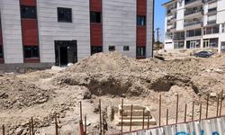 Mersin'de sağlık ocağı inşaatı çevre düzenlemesinde lahit çıktı