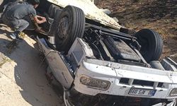 Mut- Karaman yolunda kaza: Sürücü kamyonun altında sıkıştı