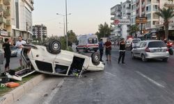 Çekicinin çarptığı otomobil ters döndü: Anne ve kızı yaralandı