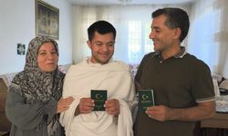 Kabe maketine sarılarak dua etmişti: Engelli gencin umre hayali gerçek oluyor