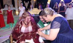 Mersin'de Amerikalı geline Türk düğünü