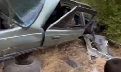 Uçuruma yuvarlanan otomobilin sürücüsü yaralandı