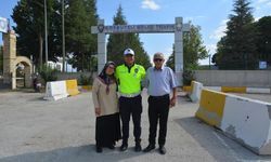 Bulaşık yıkama cezasıyla Türkiye'nin yüzünü güldüren trafik polisi konuştu: "O sıcakta gönlüm el vermedi"