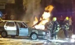 Mersin’de seyir halindeki otomobil alevlere teslim oldu