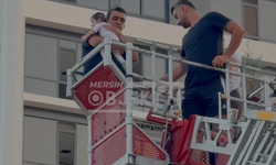 MERSİN’DE YÜREKLER AĞZA GELDİ! BEBEK İTFAİYENİN KUCAĞINDA KURTARILDI