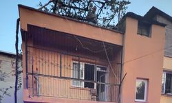 Müstakil evin ikinci katına çıktı, ekipler harekete geçti