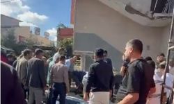 Tadilat yapan işçi, çöken merdivenin altında kaldı