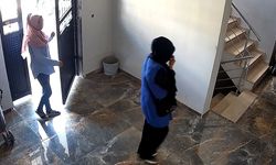 Yüzlerini eşarpla gizleyip girdikleri apartman dairesinden para ve altın çaldılar