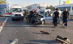 Mersin'de otomobil çekiciye arkadan çarptı: 2 ölü, 1 yaralı