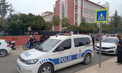 Adana'da okulda dedikodu kavgası: Kız öğrenci arkadaşını ekmek bıçağıyla yaraladı