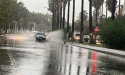 Mersin'de sağanak yağış hayatı olumsuz etkiledi