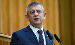 ERDOĞAN KÜRSÜYE ÇIKTI, ÖZEL SALONU TERK ETTİ: “DİNLEMEYE HARCAYACAK VAKTİMİZ YOK”