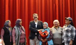 Toroslar’da Anlamlı Gece! Başkan Yıldız’dan Kadın Oyunculara Övgü