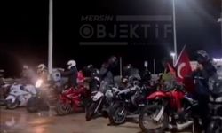 Mersin’de motosikletçilerden yağmur altında Cumhuriyet korteji