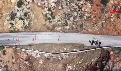 Aydıncık-Bozyazı karayolunda çökme yaşandı