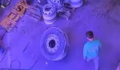 Lastiğin tamir sırasında patlaması kamerada