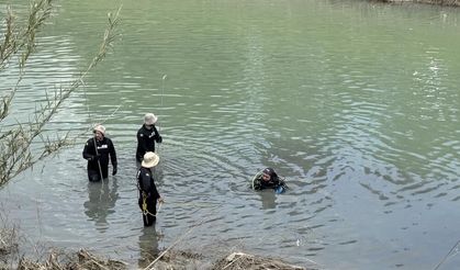 Tarsus'ta ırmakta kaybolan genci arama çalışmaları 3. gününde sürüyor