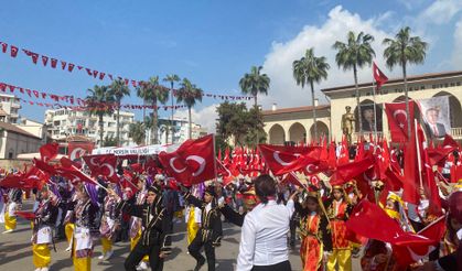 Mersin’de 23 Nisan resmi törenle kutlandı