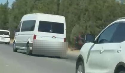 Trafiği tehlikeye düşüren minibüs sürücüsü sanal devriyeye takıldı