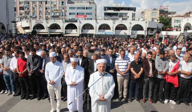 Hayatını kaybeden Filistinliler için Mersin'de gıyabi cenaze namazı kılındı