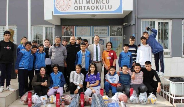 Elmalı'da okullara spor malzemesi dağıtıldı