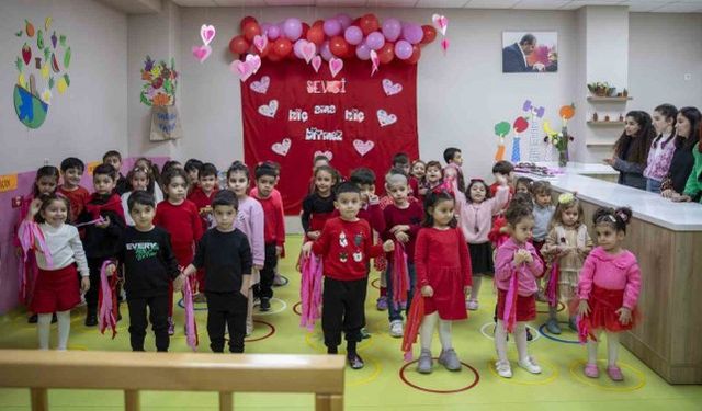 Halkkent Çocuk Gelişim Merkezinde eğitim gören çocuklar, 'Dünya Sevgi Günü'nü aileleriyle kutladı