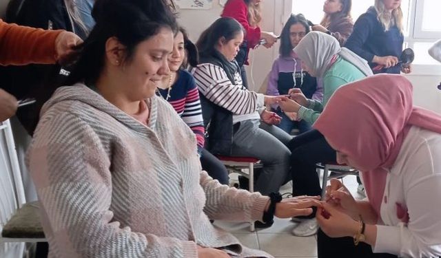 Kozan'da özel çocuklara kuaförlük kursu