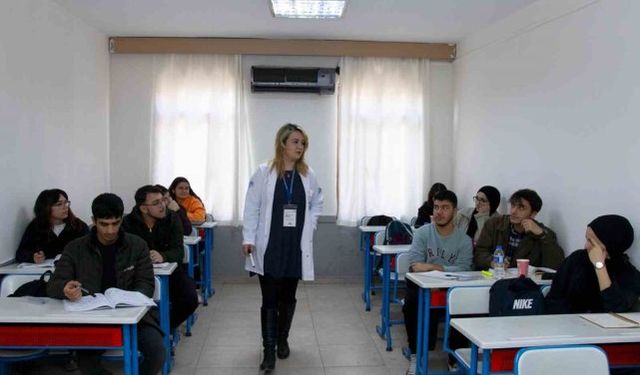 Mersin'de kurs öğrencilerinin YKS ücreti Büyükşehir Belediyesinden karşılanıyor