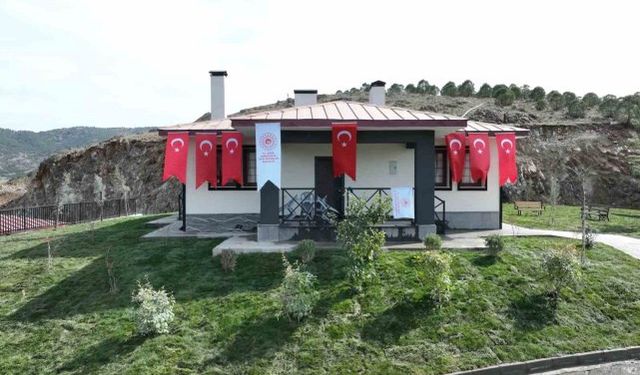 Şehit Özdemir'in ailesine evi teslim edildi