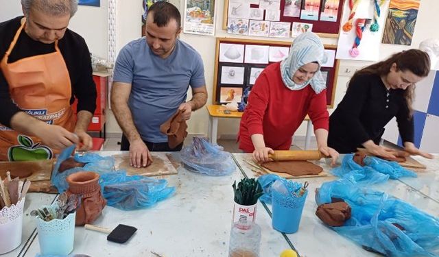 Ağlasun Mehmet Akif Ersoy İlkokulu'nda Görsel Sanatlar Atölyesi kuruldu
