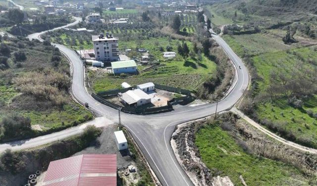 Hatay Büyükşehir Belediyesi İl genelinde yol yapım çalışmalarına devam ediyor