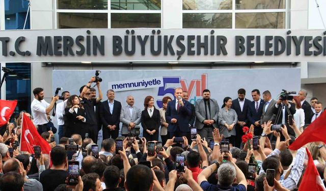 Mersin’de yeniden seçilen Vahap Seçer, mazbatasını aldı