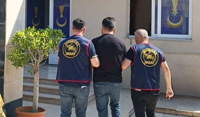 Mersin’de 6 yıldır aranan 2 şahıs yakalanarak tutuklandı