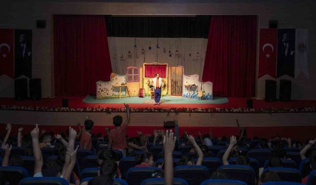 Mersin’de çocuklar tiyatro ile buluşuyor
