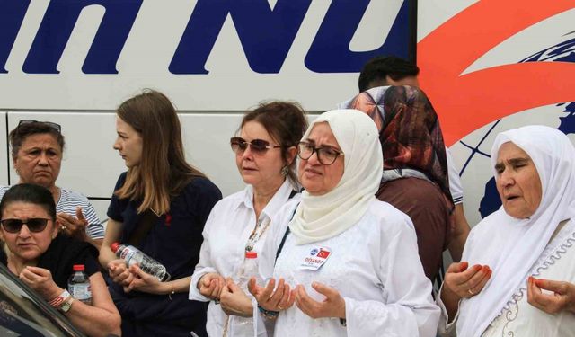 Mersin’den 39 hacı adayı dualar eşliğinde kutsal topraklara uğurlandı