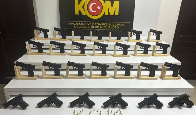 Mersin'de bir depoda 27 tabanca ele geçirildi