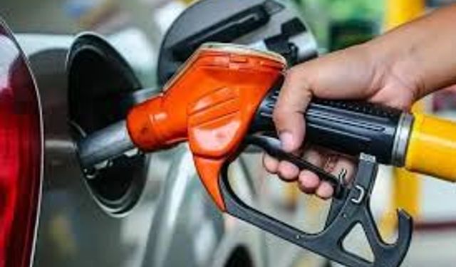 Araç sahiplerini sevindiren haber! Benzine indirim geliyor