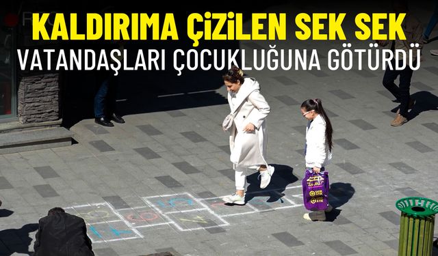 Düzce'de kaldırımlardaki seksek oyununu gören genç-yaşlı onlarca vatandaş kendini tutamadı