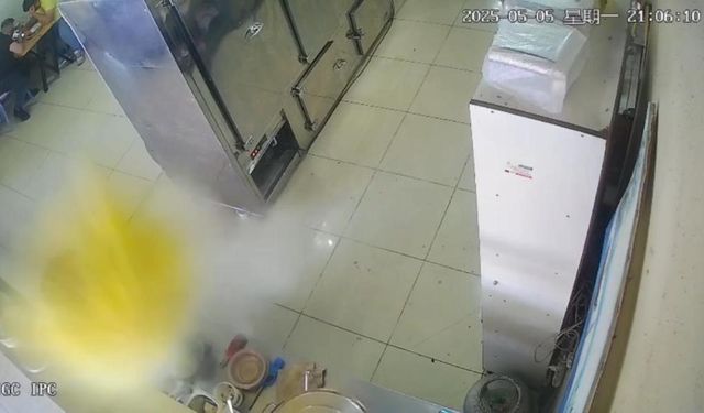Düdüklü tencere patladı, lokanta çalışanı saniyelerle kurtuldu: O anlar kamerada