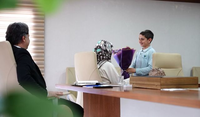 Düzce Belediyesi’nden anneler gününde kadın personellere unutulmaz sürpriz